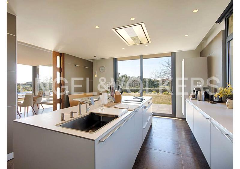 Foto 95e7950c-8db0-493d-9a1f-9dff7a789740. Chalet avec cheminée chauffage parking piscine dans Peralada