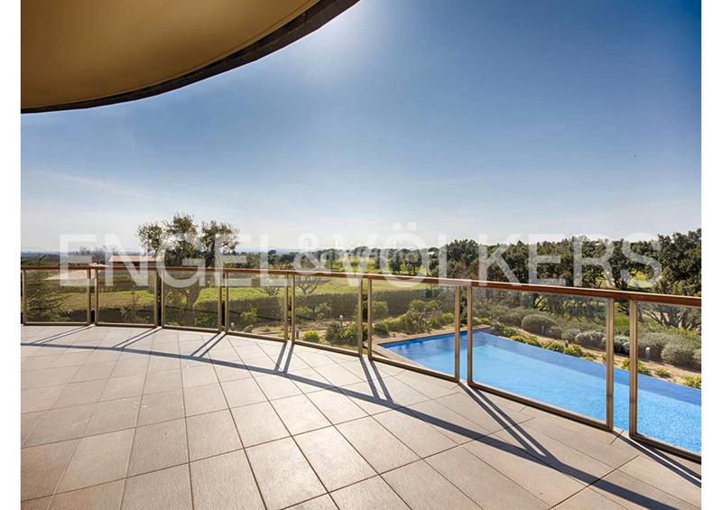 Foto d68e4765-d808-4cbc-be58-8d14b281a309. Chalet avec cheminée chauffage parking piscine dans Peralada