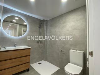 Piso en Avinguda antoni margarits 3. Exclusivo piso de obra nueva en llan