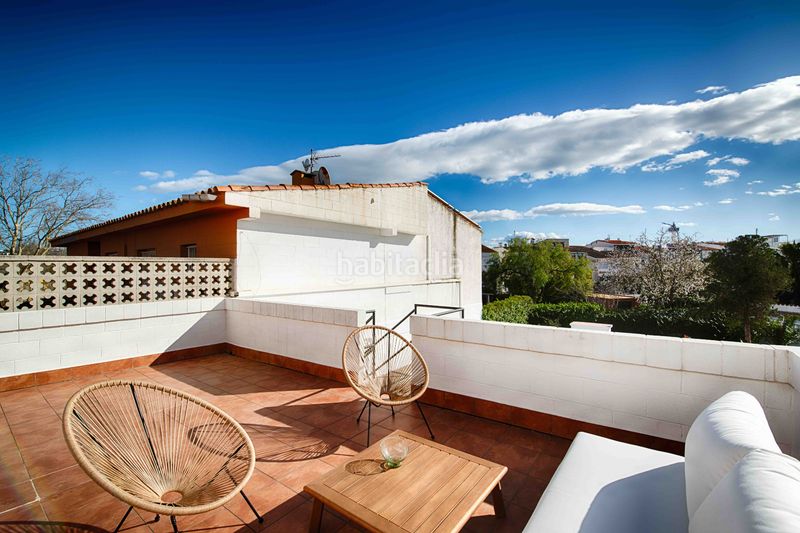 Foto da0b1ae8-3469-44ea-b9a2-a490263186e0. Casa adossada amb piscina a Cap Ras - Creus - Falconera Empuriabrava