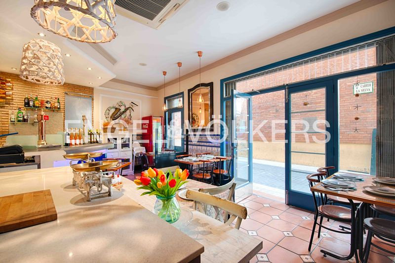 Foto a4b68578-f7ed-4a65-b1a4-82ca6de9dd89. Local comercial a La Vila Llançà