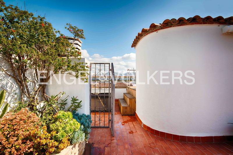 Foto 2c9dbd8b-e30e-447e-beec-d619c08045ec. Ático dúplex con gran terraza, amarre, parking y box en Empuriabrava