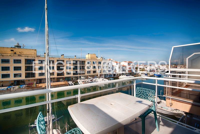 Foto 61c3aab4-7936-48eb-aa1b-e779c3faf4ac. Ático dúplex con gran terraza, amarre, parking y box en Empuriabrava