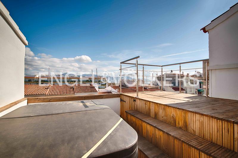 Foto 75df15f8-4fd9-42f1-9925-a6332fcd0be7. Ático dúplex con gran terraza, amarre, parking y box en Empuriabrava