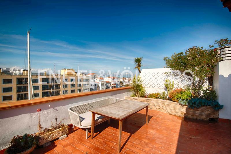 Foto 8a604a99-83d8-4bde-adcc-a36285404d7b. Ático dúplex con gran terraza, amarre, parking y box en Empuriabrava