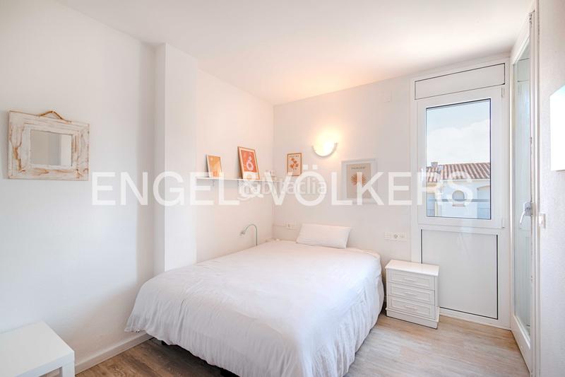 Foto af833c9d-d36d-4559-a60a-64eb9d180917. Ático dúplex con gran terraza, amarre, parking y box en Empuriabrava