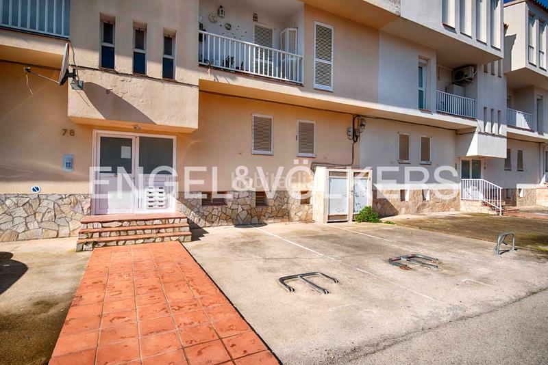 Foto d34be0af-25e5-43c3-837d-02d2d86f7a5f. Ático dúplex con gran terraza, amarre, parking y box en Empuriabrava