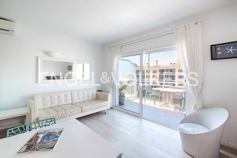 Foto def54ab4-c783-4b19-b032-4102a24ad0bf. Ático dúplex con gran terraza, amarre, parking y box en Empuriabrava