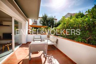 Piso  Carrer lluís aznarez. Encantador apartamento con terraza privada a pocos minutos del c