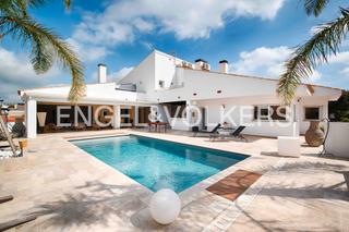 Xalet  Carrer d'ettenheim. Casa moderna y excepcional con piscina, confort y ubicación priv