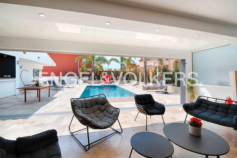 Foto ba2da683-6908-4c42-9ae4-a5d460756c87. Chalet mit parking pool in Castelló d´Empúries