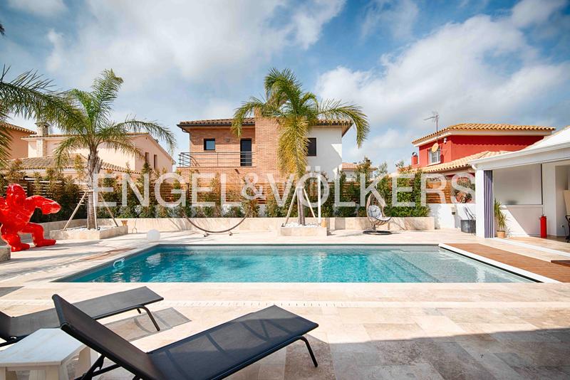 Foto c987f15b-3fc2-4c66-aedc-5e0ae2a9a42b. Chalet mit parking pool in Castelló d´Empúries