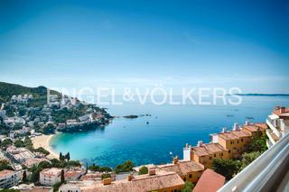 Appartement  Carrer de joan margarit. Vivienda sobre el mar: elegante apartamento con vistas a la bah
