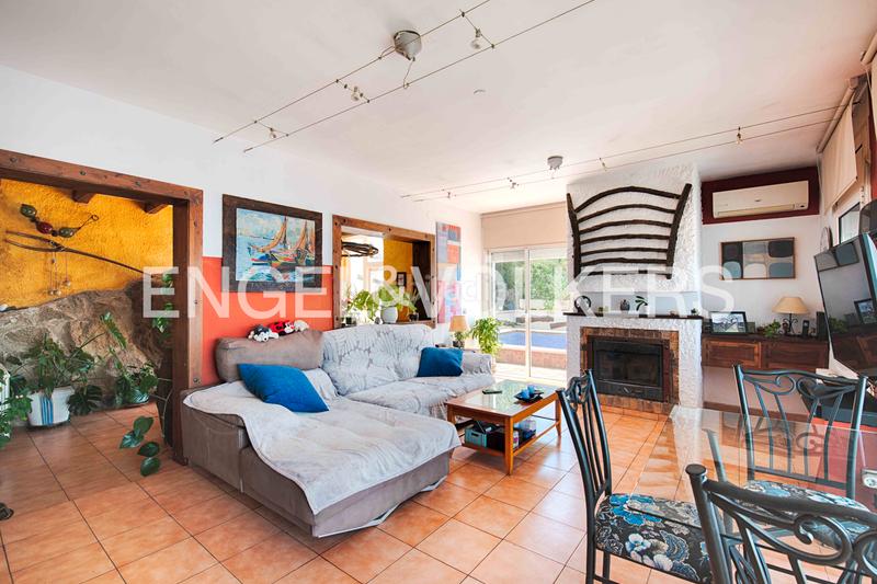Foto 55e2f5fd-ca68-4751-bd1f-eb42d35cdf40. Casa  con licencia turística, vistas impresionantes, psicina y garaje en Roses