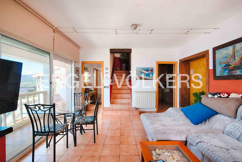 Foto 71ca80d0-1474-4d4c-8c16-0d3ae24e2298. Casa  con licencia turística, vistas impresionantes, psicina y garaje en Roses