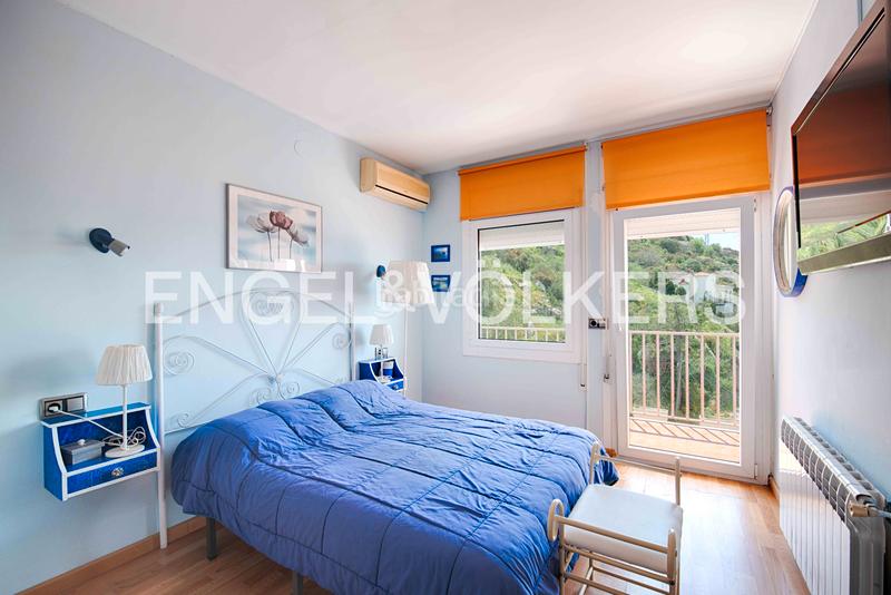 Foto a7b03e33-dc5e-43bd-bc48-160d567c45c9. Casa  con licencia turística, vistas impresionantes, psicina y garaje en Roses