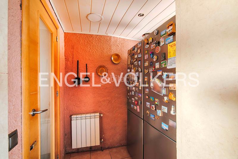 Foto ae16a3a6-bf9e-4351-ba7a-11122511ab37. Casa  con licencia turística, vistas impresionantes, psicina y garaje en Roses