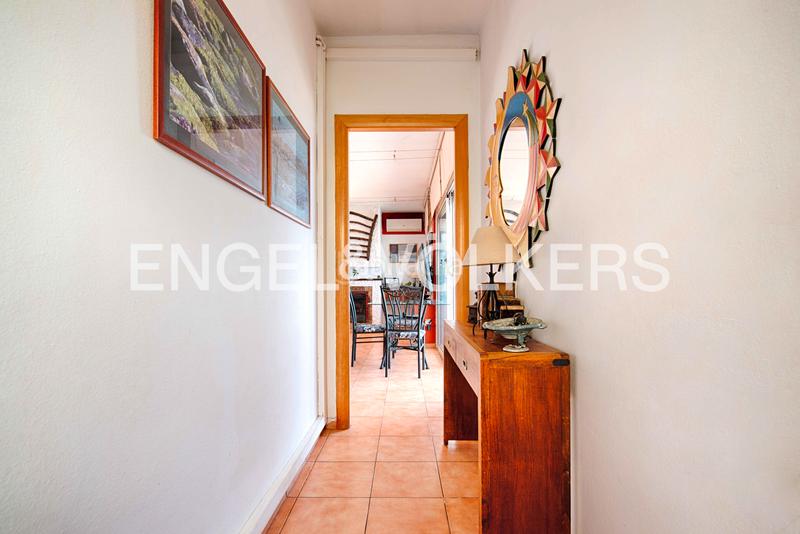Foto c46f786e-395d-4767-a985-803f85ba32e6. Casa  con licencia turística, vistas impresionantes, psicina y garaje en Roses