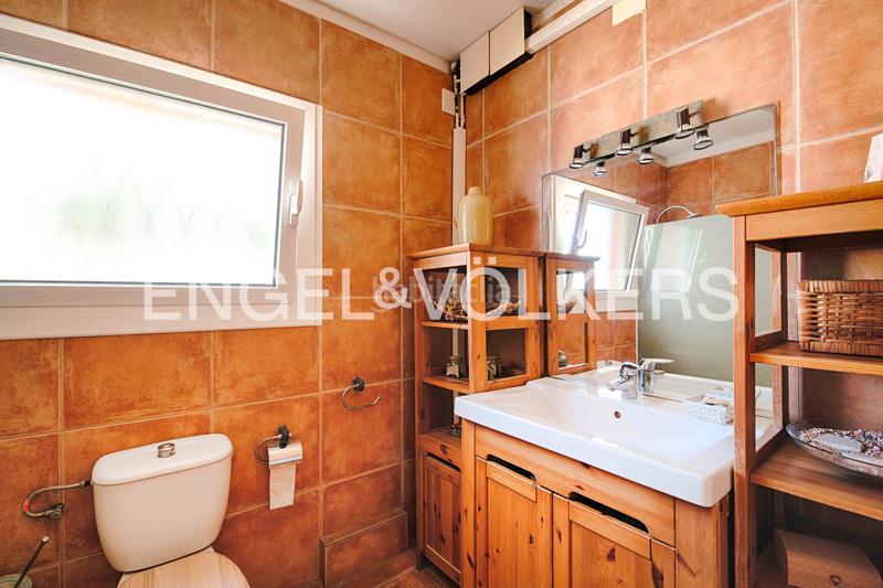 Foto df9d25bd-2d1b-4f6b-a2e7-543e24c4030f. Casa  con licencia turística, vistas impresionantes, psicina y garaje en Roses