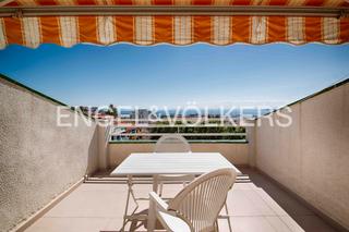 Pis  Carrer del cap norfeu. Ático dúplex con vistas en el centro de roses