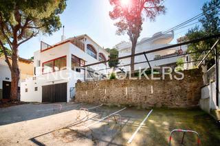Maison à Puig Rom-Canyelles-Almadrava. Encantadora casa en 2a linia de mar