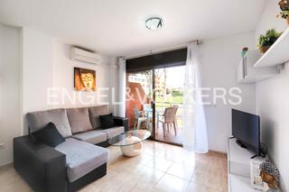 Pis  Carrer badia-gran reserva. Apartamento con parking privado a pocos pasos del mar