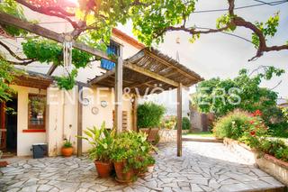House in Carrer roca de la balena 3. Casa de pueblo con gran jardín en vilajuïga