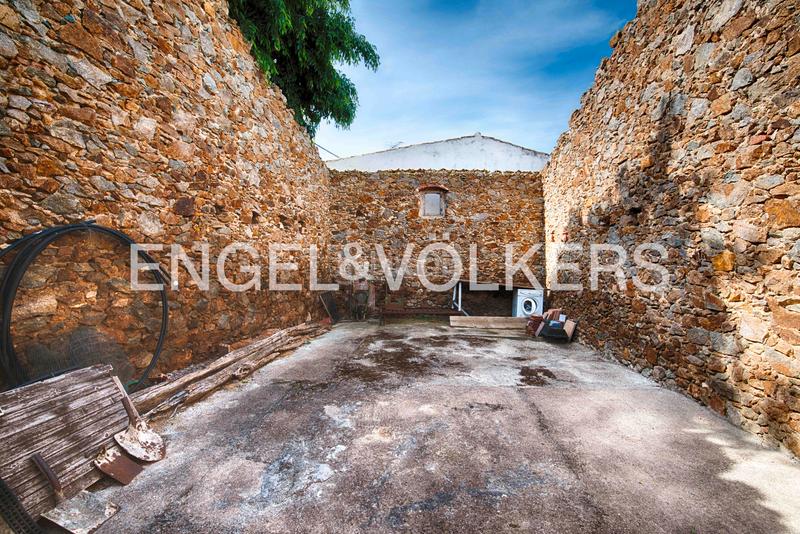 Foto f023f343-23a7-43af-b347-28ef4dad293b. Casa in carrer roca de la balena 3 in Vilajuïga