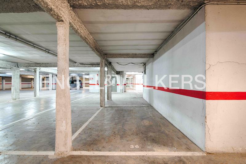 Foto 5a11ee93-be8c-4d63-b72f-182c4c6bb60e. Motorcycle parking in Poble Nou-Olivar Gran Figueres