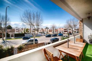 Pis  Carrer alberes. Apartamento con 2 dormitorios, sur-oeste