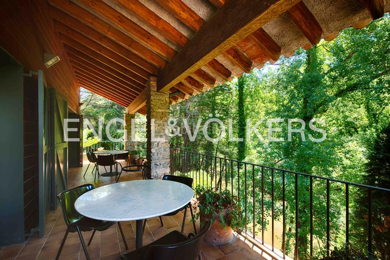 Foto 0568edbb-81bf-41a7-a10e-751e06859eb7. Chalet impresionante villa con historia y lujo en el castell de sant llorenç en Sant Llorenç de la Muga