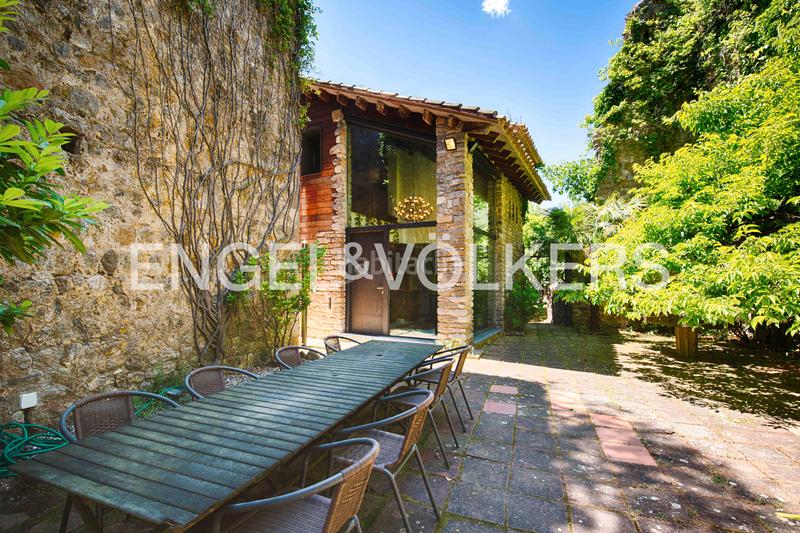 Foto 24c6a9e4-47a2-454d-9135-ce45ee7739dd. Chalet impresionante villa con historia y lujo en el castell de sant llorenç en Sant Llorenç de la Muga