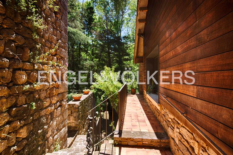 Foto 4848152e-0255-44f4-9d40-88251fea8b13. Chalet impresionante villa con historia y lujo en el castell de sant llorenç en Sant Llorenç de la Muga