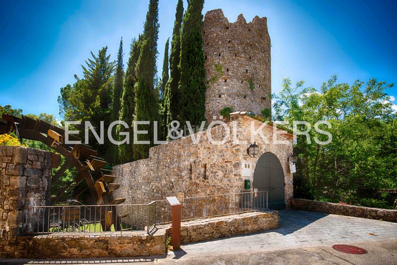 Foto 4b8c2cd5-cec2-4416-a18d-d142c328facd. Chalet impresionante villa con historia y lujo en el castell de sant llorenç en Sant Llorenç de la Muga