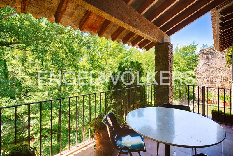 Foto 5ab07000-5769-4864-b7f5-400db73c7c6a. Chalet impresionante villa con historia y lujo en el castell de sant llorenç en Sant Llorenç de la Muga