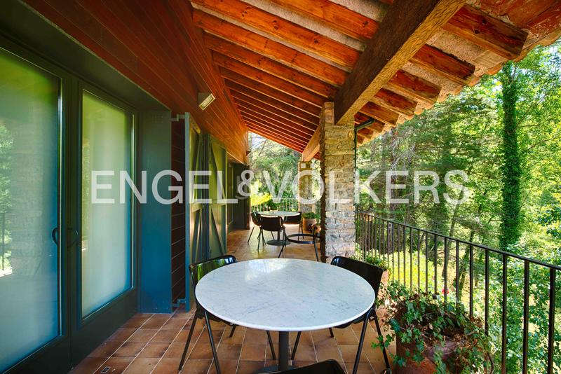 Foto 60fe9364-a1df-42d2-8046-34ee35c1763c. Chalet impresionante villa con historia y lujo en el castell de sant llorenç en Sant Llorenç de la Muga