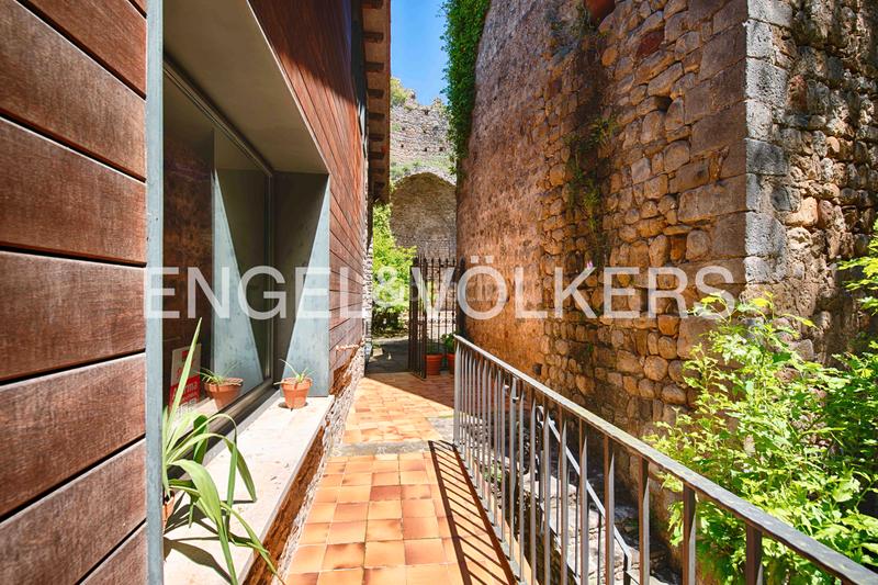 Foto 95f5916b-b934-416f-b06d-a112e1c7333a. Chalet impresionante villa con historia y lujo en el castell de sant llorenç en Sant Llorenç de la Muga