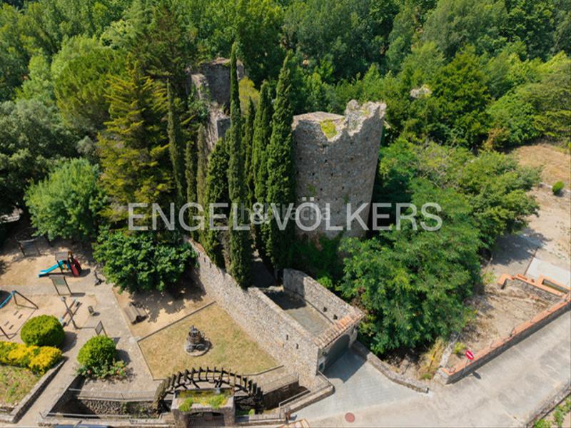 Foto b2fe138e-e2d6-46d1-8faa-0c284c243fe9. Chalet impresionante villa con historia y lujo en el castell de sant llorenç en Sant Llorenç de la Muga