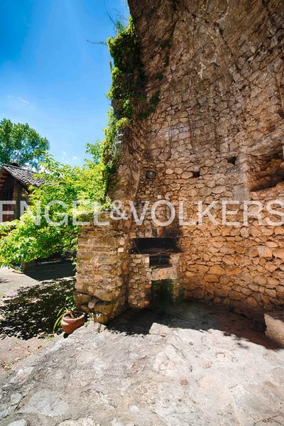 Foto ce40aaa5-5839-4d02-a738-113fe4e15a18. Chalet impresionante villa con historia y lujo en el castell de sant llorenç en Sant Llorenç de la Muga