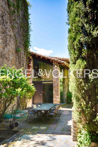 Foto d058f313-bbd5-452d-86d2-e961ddce835a. Chalet impresionante villa con historia y lujo en el castell de sant llorenç en Sant Llorenç de la Muga