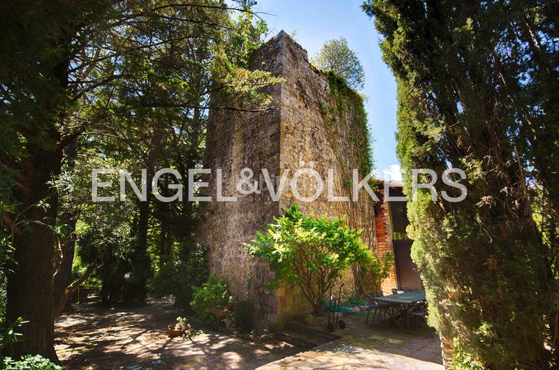 Foto dbc62bfd-fad5-4c06-b5fc-58edb1e8f58d. Chalet impresionante villa con historia y lujo en el castell de sant llorenç en Sant Llorenç de la Muga