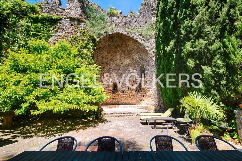 Foto e6ebfe73-341d-43d5-8e7c-9260891119ad. Chalet impresionante villa con historia y lujo en el castell de sant llorenç en Sant Llorenç de la Muga