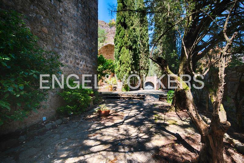 Foto fbab9f7f-0248-4b0c-b91b-13356fa176ba. Chalet impresionante villa con historia y lujo en el castell de sant llorenç en Sant Llorenç de la Muga