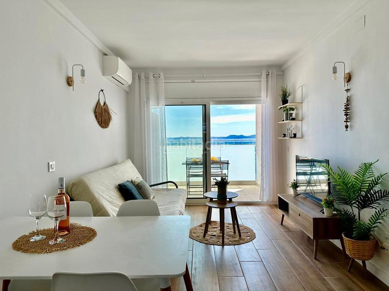 Foto b5349fa0-528d-4fae-919f-33934cc24292. Apartamento  en canyelles ( ) totalmente reformado en 1era linea de mar con licencia turística y parking privado en Roses