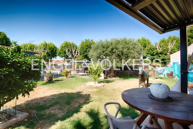 Foto 085f1a65-eeb1-4f3a-85b8-af773a0ba3ec. Chalet casa unifamiliar con un estilo único y especial en Empuriabrava