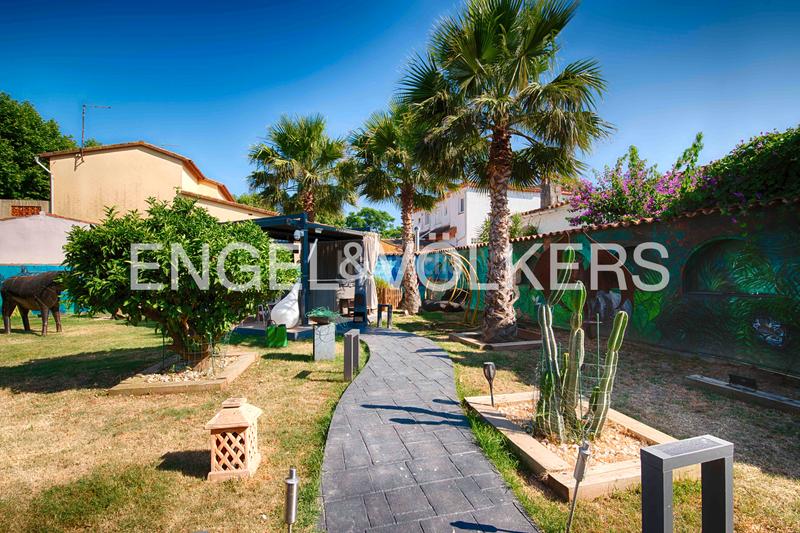 Foto 5c0aa92d-c887-4e62-86dd-4e5293314967. Chalet casa unifamiliar con un estilo único y especial en Empuriabrava