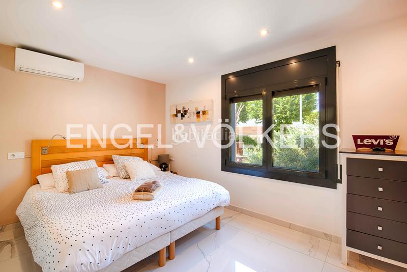 Foto ae65d88d-001c-4228-9a1f-66685d8561c0. Chalet casa unifamiliar con un estilo único y especial en Empuriabrava