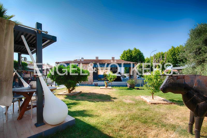 Foto ef03c1fa-231c-4d4e-8ade-a3726df3cd0c. Chalet casa unifamiliar con un estilo único y especial en Empuriabrava