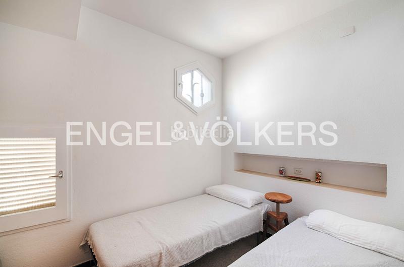 Foto 4a7dc66b-2c56-43dd-9bf6-eb6967c4d96f. Casa adosada autenticidad y rentabilidad en el corazón – casa con licencia turística y estudio independiente en Cadaqués