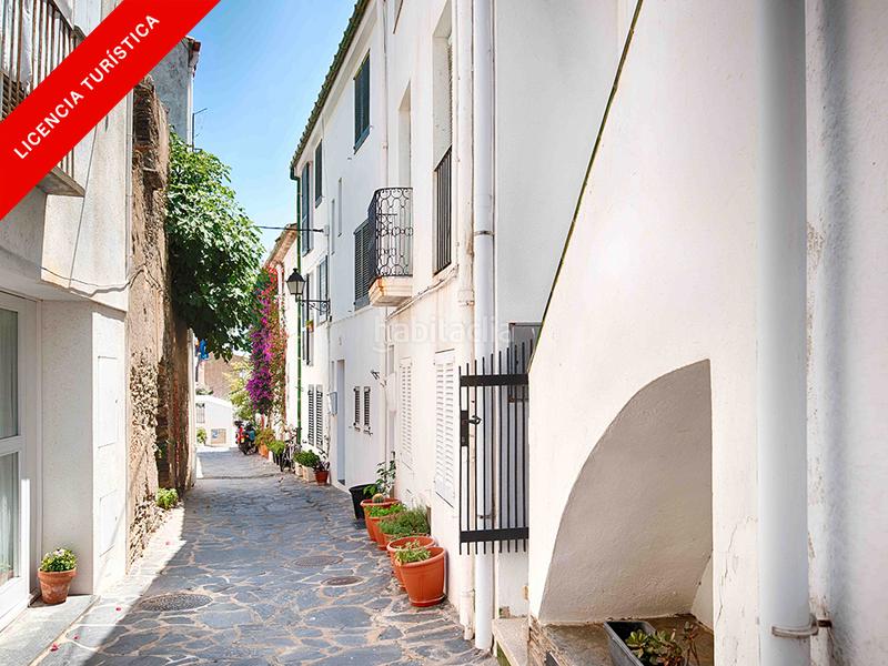 Foto 5a4d2305-da21-46a9-8df1-2a5c96e13be1. Casa adosada autenticidad y rentabilidad en el corazón – casa con licencia turística y estudio independiente en Cadaqués